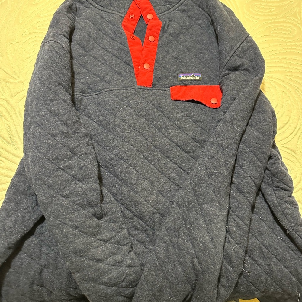 Patagonia Quilted Pullover in Gray with Red Details